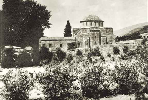Άποψη του καθολικού της μονής Δαφνίου από τα ανατολικά