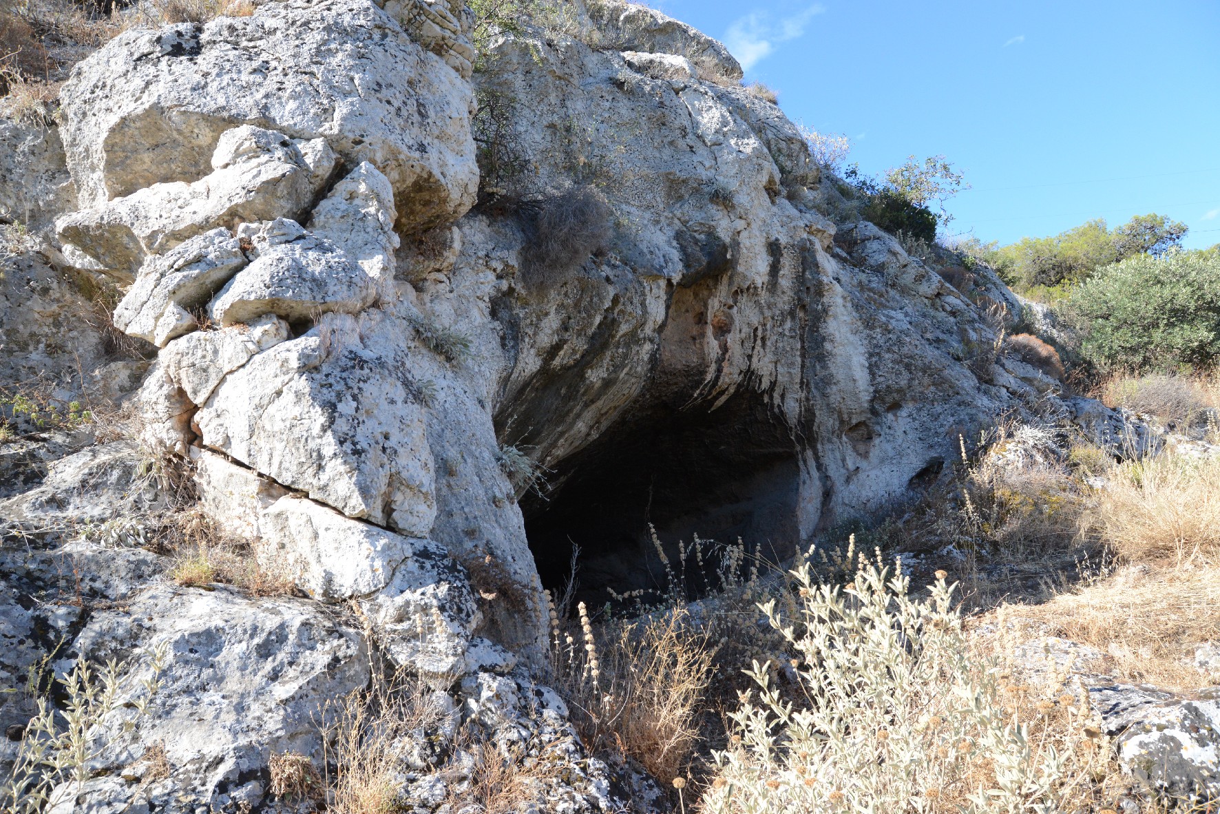 Η είσοδος του Σπηλαίου Πανός στο Δαφνί